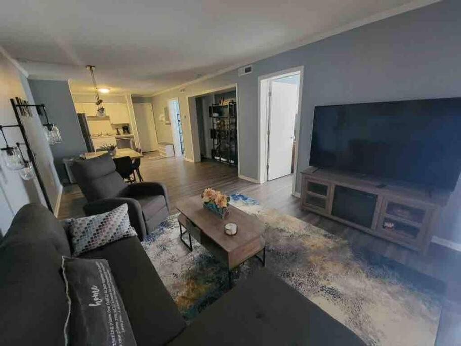 2022 Renovated 2-Bdrm Cozy, Lovely Condo W/Parking! Hilton Head Island Bagian luar foto