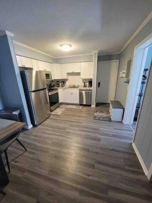 2022 Renovated 2-Bdrm Cozy, Lovely Condo W/Parking! Hilton Head Island Bagian luar foto