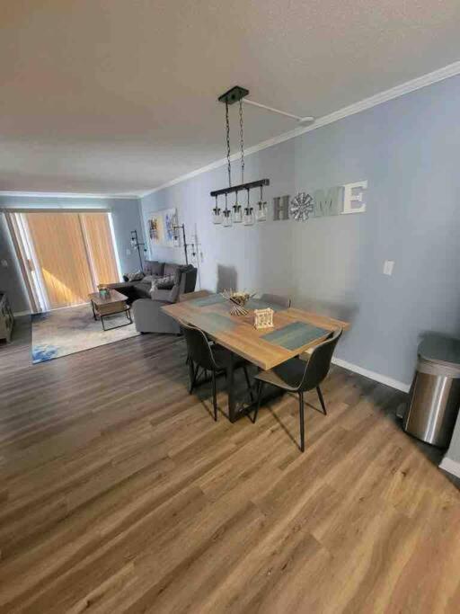2022 Renovated 2-Bdrm Cozy, Lovely Condo W/Parking! Hilton Head Island Bagian luar foto