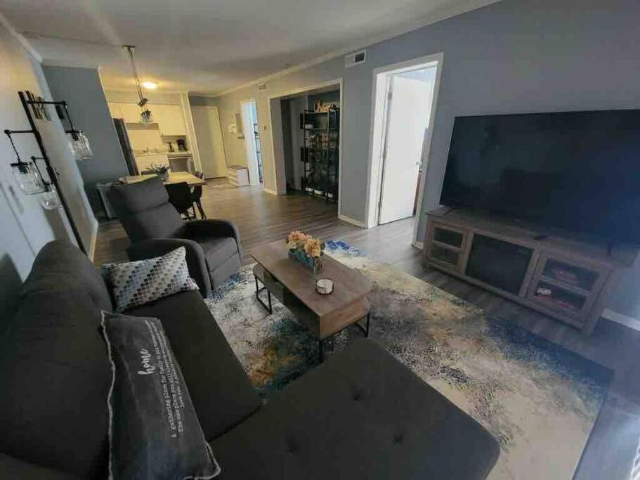 2022 Renovated 2-Bdrm Cozy, Lovely Condo W/Parking! Hilton Head Island Bagian luar foto