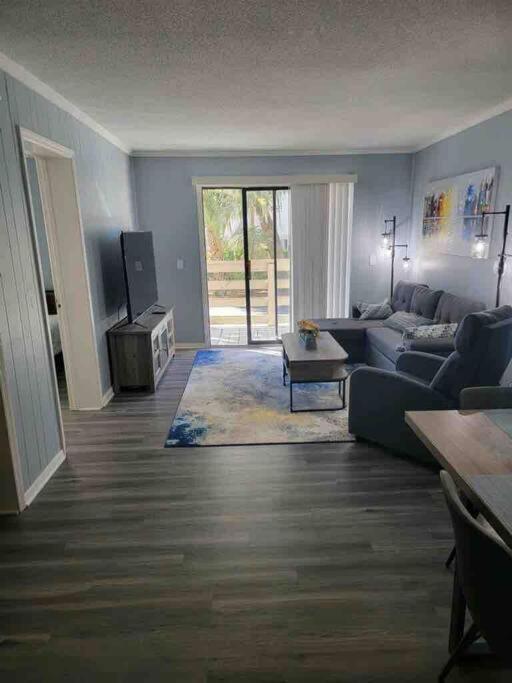 2022 Renovated 2-Bdrm Cozy, Lovely Condo W/Parking! Hilton Head Island Bagian luar foto