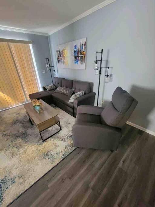 2022 Renovated 2-Bdrm Cozy, Lovely Condo W/Parking! Hilton Head Island Bagian luar foto