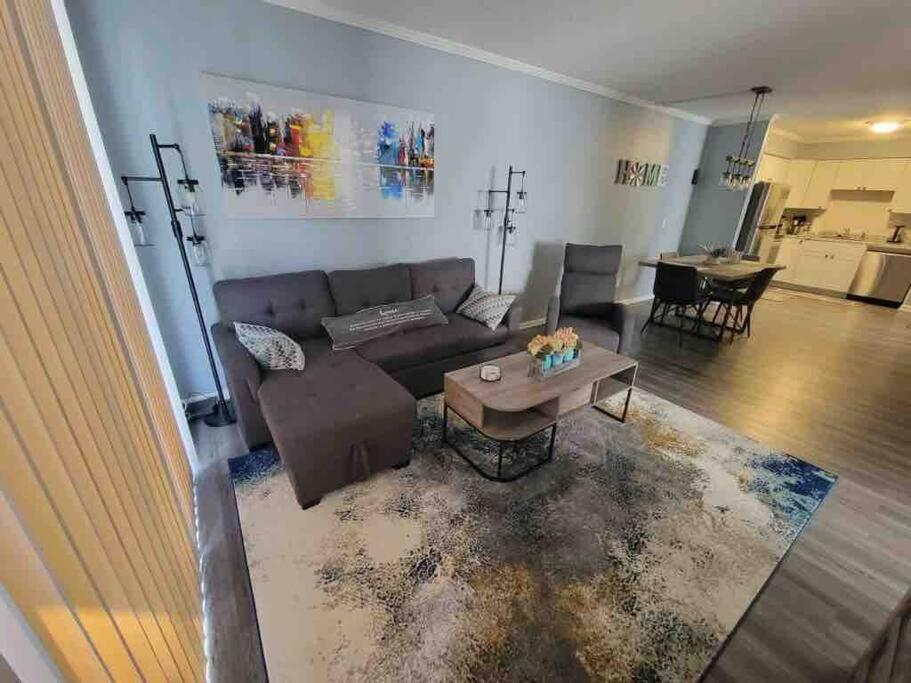 2022 Renovated 2-Bdrm Cozy, Lovely Condo W/Parking! Hilton Head Island Bagian luar foto